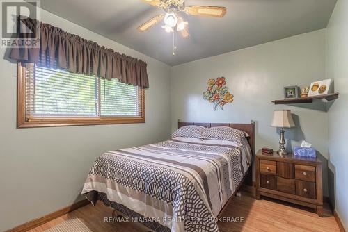 2495 Coral Avenue, Fort Erie (328 - Stevensville), ON - Indoor Photo Showing Bedroom