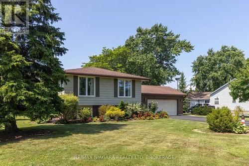 2495 Coral Avenue, Fort Erie (328 - Stevensville), ON - Outdoor With Facade