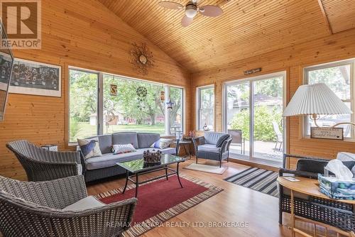 2495 Coral Avenue, Fort Erie (328 - Stevensville), ON -  Photo Showing Living Room