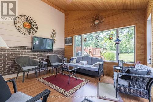 2495 Coral Avenue, Fort Erie (328 - Stevensville), ON - Indoor Photo Showing Living Room