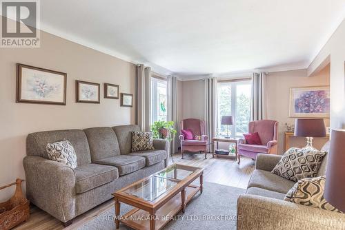 2495 Coral Avenue, Fort Erie (328 - Stevensville), ON - Indoor Photo Showing Living Room