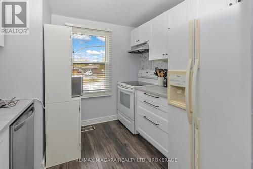 3125 Secord Place, Niagara Falls (205 - Church'S Lane), ON - Indoor Photo Showing Kitchen