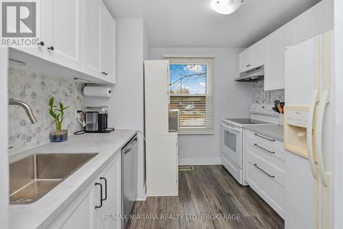 3125 Secord Place, Niagara Falls (205 - Church'S Lane), ON - Indoor Photo Showing Kitchen