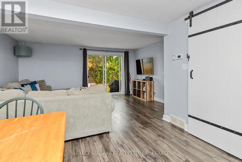 3125 Secord Place, Niagara Falls (205 - Church'S Lane), ON - Indoor Photo Showing Living Room