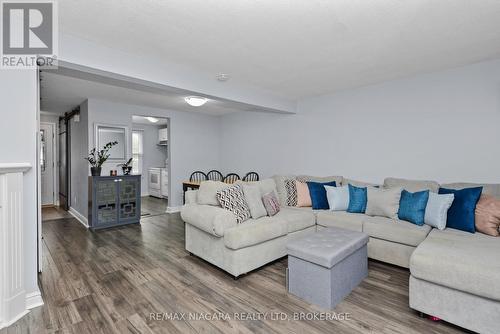 3125 Secord Place, Niagara Falls (205 - Church'S Lane), ON - Indoor Photo Showing Living Room