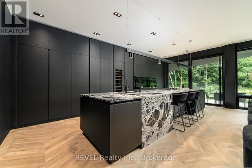 1135 Balfour Street, Pelham, ON - Indoor Photo Showing Kitchen With Upgraded Kitchen