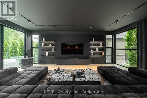 1135 Balfour Street, Pelham, ON - Indoor Photo Showing Living Room