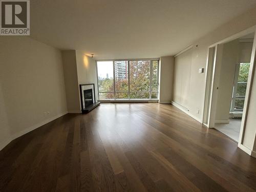 508 8 Smithe Mews, Vancouver, BC - Indoor Photo Showing Living Room With Fireplace