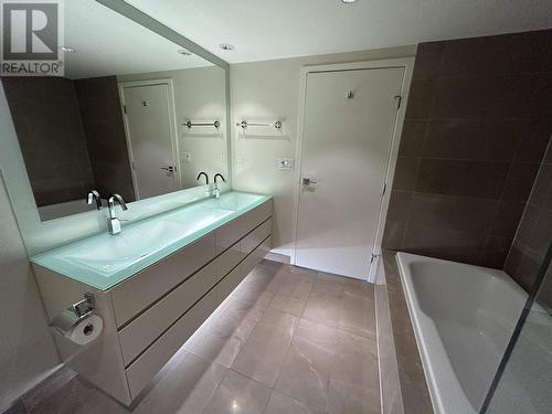 508 8 Smithe Mews, Vancouver, BC - Indoor Photo Showing Bathroom