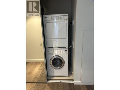 508 8 Smithe Mews, Vancouver, BC - Indoor Photo Showing Laundry Room