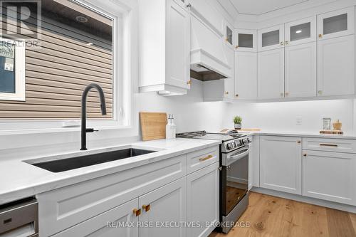 2710 Delmar Street, Kingston (City Northwest), ON - Indoor Photo Showing Kitchen With Upgraded Kitchen