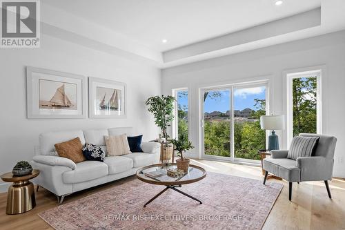 2710 Delmar Street, Kingston (City Northwest), ON - Indoor Photo Showing Living Room