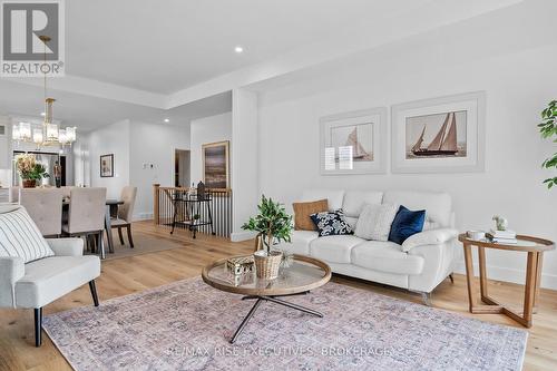 2710 Delmar Street, Kingston (City Northwest), ON - Indoor Photo Showing Living Room