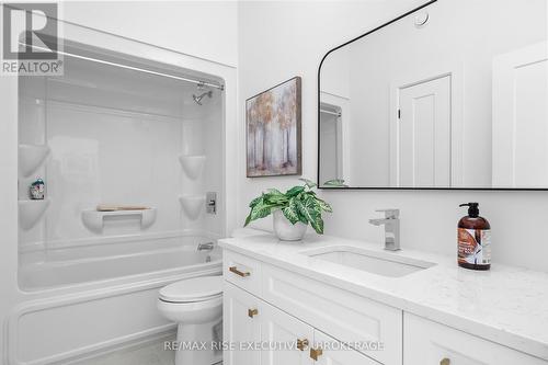 2710 Delmar Street, Kingston (City Northwest), ON - Indoor Photo Showing Bathroom