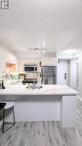 909 - 21 Carlton Street, Toronto, ON - Indoor Photo Showing Kitchen