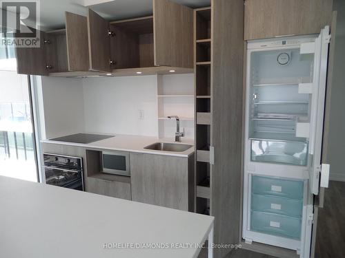 502 - 77 Shuter Street, Toronto, ON - Indoor Photo Showing Kitchen