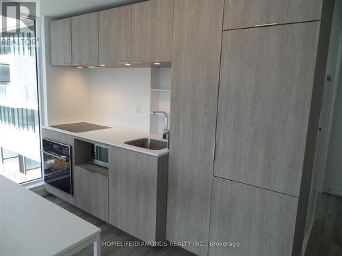 502 - 77 Shuter Street, Toronto, ON - Indoor Photo Showing Kitchen