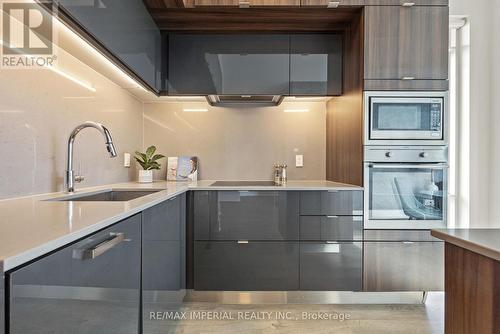 1233 - 15 Merchants' Wharf Road, Toronto, ON - Indoor Photo Showing Kitchen With Upgraded Kitchen