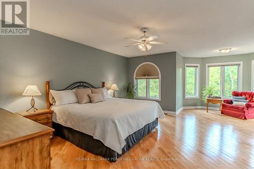 2320 7Th Line, Innisfil, ON - Indoor Photo Showing Bedroom