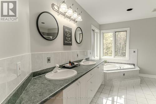 2320 7Th Line, Innisfil, ON - Indoor Photo Showing Bathroom