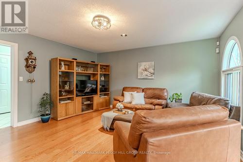 2320 7Th Line, Innisfil, ON - Indoor Photo Showing Bedroom