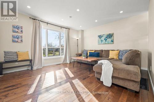 272 Phillip Murray Avenue, Oshawa (Lakeview), ON - Indoor Photo Showing Living Room