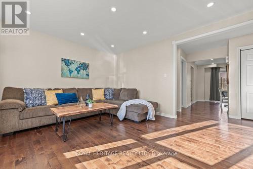 272 Phillip Murray Avenue, Oshawa (Lakeview), ON - Indoor Photo Showing Living Room