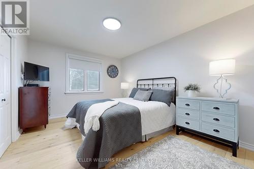 17 Patrick Drive, Aurora, ON - Indoor Photo Showing Bedroom