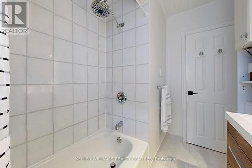 17 Patrick Drive, Aurora, ON - Indoor Photo Showing Bathroom