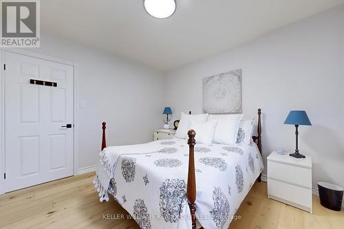 17 Patrick Drive, Aurora, ON - Indoor Photo Showing Bedroom