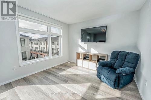 19 William Russell Lane, Richmond Hill, ON - Indoor Photo Showing Living Room