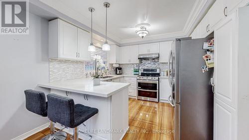 29 Lucerne Drive, Vaughan, ON - Indoor Photo Showing Kitchen With Double Sink With Upgraded Kitchen