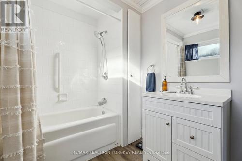 290 Hollywood Drive, Georgina, ON - Indoor Photo Showing Bathroom