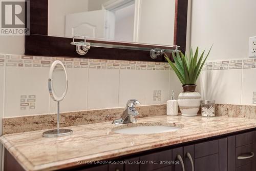 254 Salem Avenue, Toronto, ON - Indoor Photo Showing Bathroom