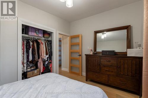 22 Almond Road, London, ON - Indoor Photo Showing Bedroom