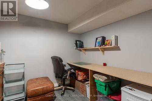 22 Almond Road, London, ON - Indoor Photo Showing Office