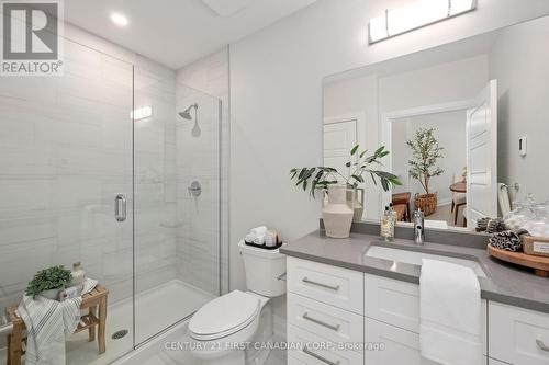 404 - 1560 Upper West Avenue, London, ON - Indoor Photo Showing Bathroom