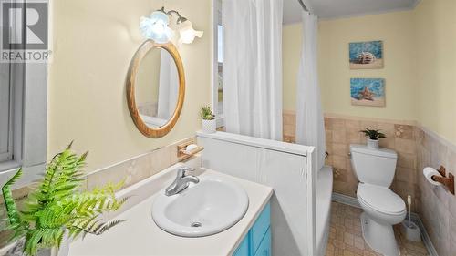 74 Whiteway Street, St. John'S, NL - Indoor Photo Showing Bathroom