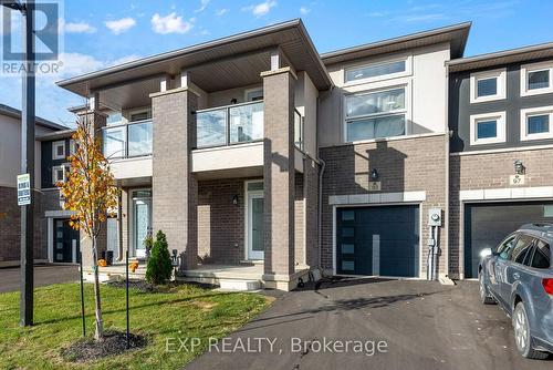 93 Renfrew Trail, Welland (767 - N. Welland), ON - Outdoor With Balcony With Facade