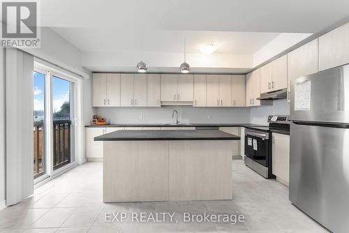 93 Renfrew Trail, Welland (767 - N. Welland), ON - Indoor Photo Showing Kitchen With Stainless Steel Kitchen