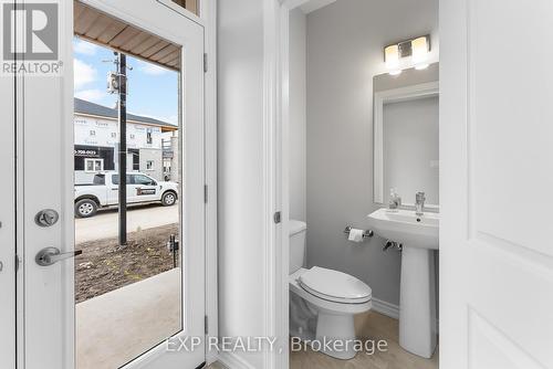 93 Renfrew Trail, Welland (767 - N. Welland), ON - Indoor Photo Showing Bathroom