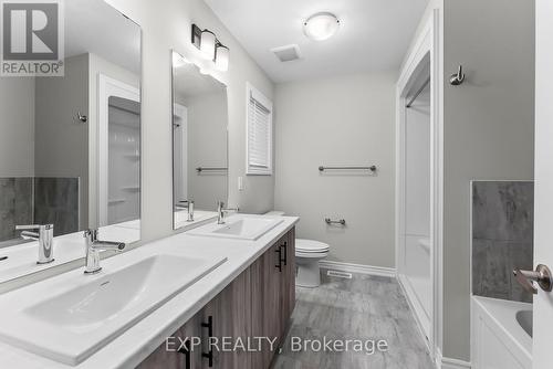 93 Renfrew Trail, Welland (767 - N. Welland), ON - Indoor Photo Showing Bathroom