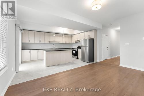 93 Renfrew Trail, Welland (767 - N. Welland), ON - Indoor Photo Showing Kitchen