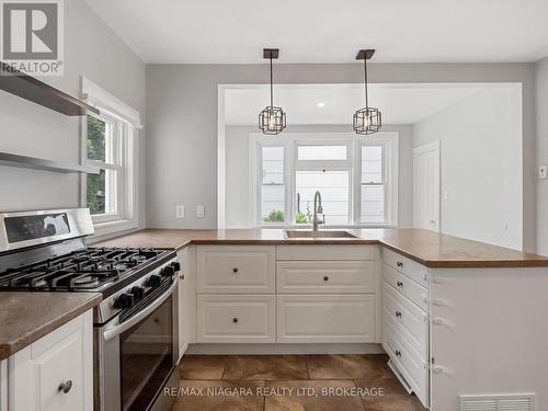 430 Ridge Road N, Fort Erie (335 - Ridgeway), ON - Indoor Photo Showing Kitchen