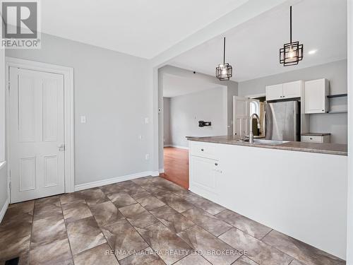 430 Ridge Road N, Fort Erie (335 - Ridgeway), ON - Indoor Photo Showing Kitchen