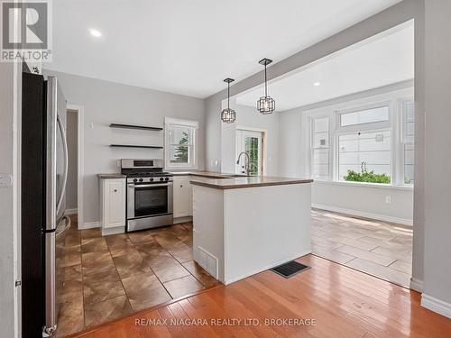 430 Ridge Road N, Fort Erie (335 - Ridgeway), ON - Indoor Photo Showing Kitchen