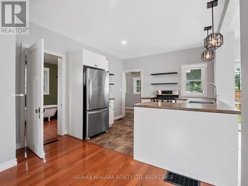 430 Ridge Road N, Fort Erie (335 - Ridgeway), ON - Indoor Photo Showing Kitchen