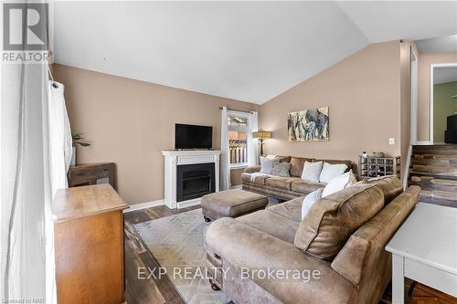 55 Thorold Avenue, Thorold (Port Robinson), ON - Indoor Photo Showing Living Room With Fireplace