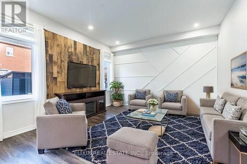 337 Dalgleish Gardens, Milton, ON - Indoor Photo Showing Living Room