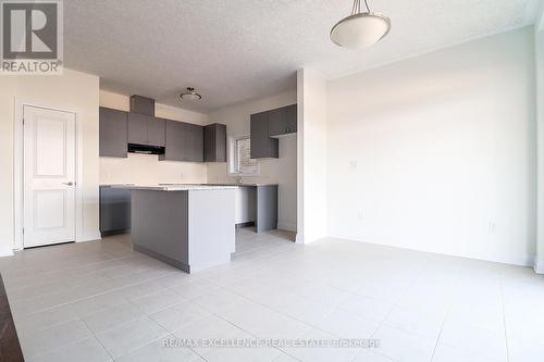 572 Balsam Poplar Street, Waterloo, ON - Indoor Photo Showing Kitchen